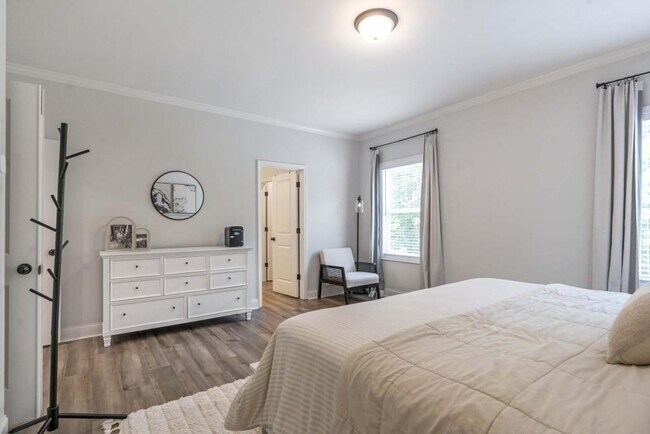 Building Photo - 2595 Whistler Wy NE