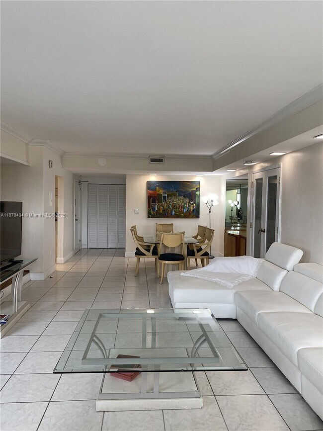 Building Photo - 10185 Collins Ave
