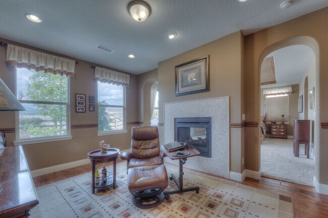 Building Photo - Beautiful former Meritage model home in the heart of Somersett. 4bed/3.5bath/3car 3764sf