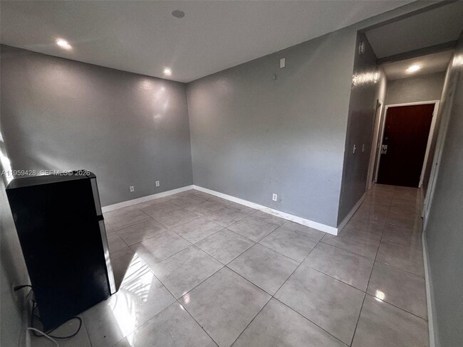 Building Photo - 319 W 28th St