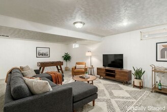 Building Photo - Beautifully Updated Reynoldsburg Home Near a Park!