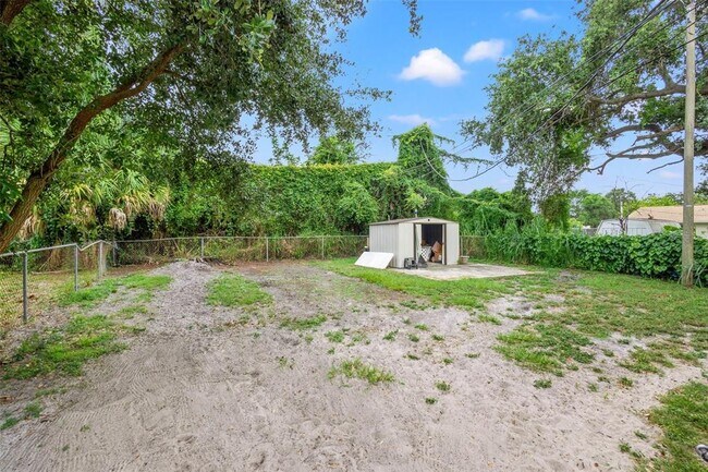 Building Photo - 2526 26th St S