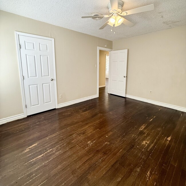 Building Photo - 2422 30th St