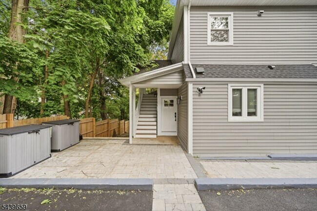 Building Photo - 40 Jardine Rd