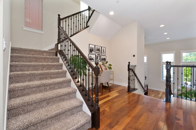 Building Photo - 3 bedroom | 2.5 bathroom | Crocker Village Brownstone