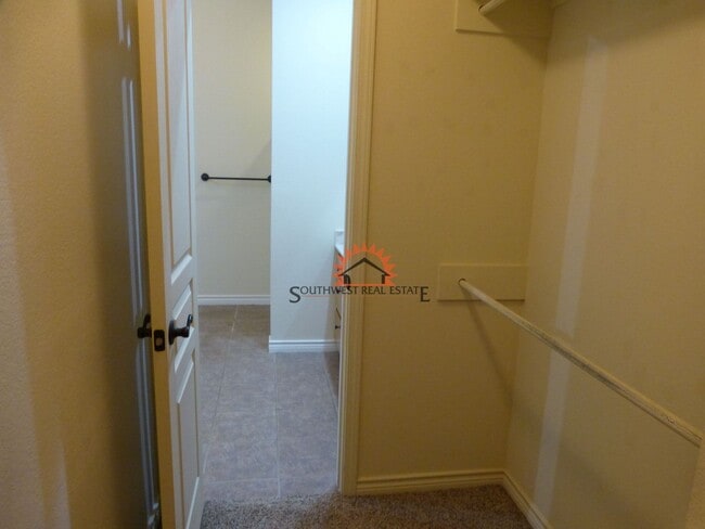 Building Photo - Stunning 4 bedroom 3 bath brick home with 5 car garage!