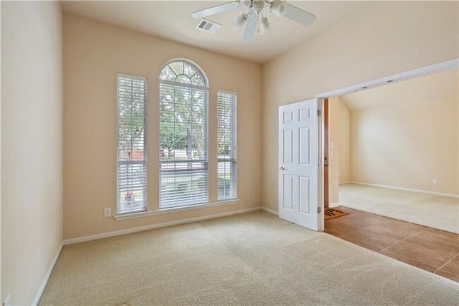 Building Photo - 2405 Speidel Dr