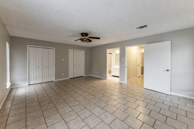 Building Photo - 1914 Rosewood Ln