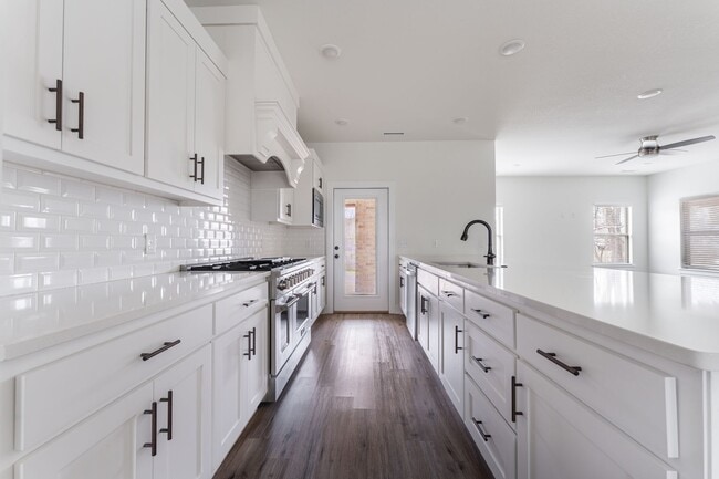 Building Photo - Beautiful Home on Two Acres