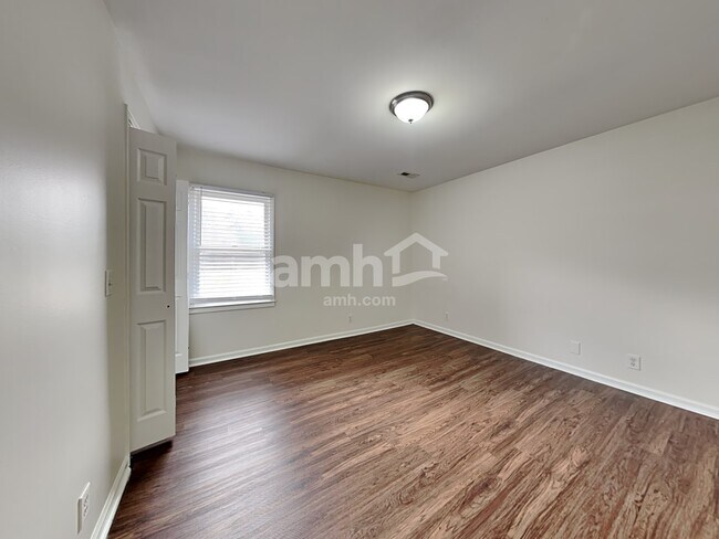 Building Photo - 204 Hardwood Road