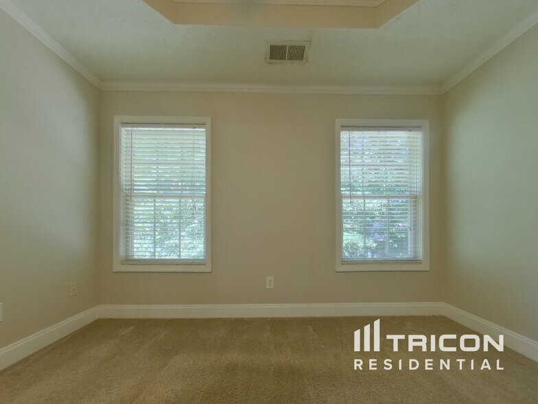 Building Photo - 136 Brookside Way