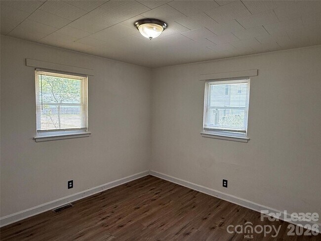 Building Photo - 6009 Monteith Dr