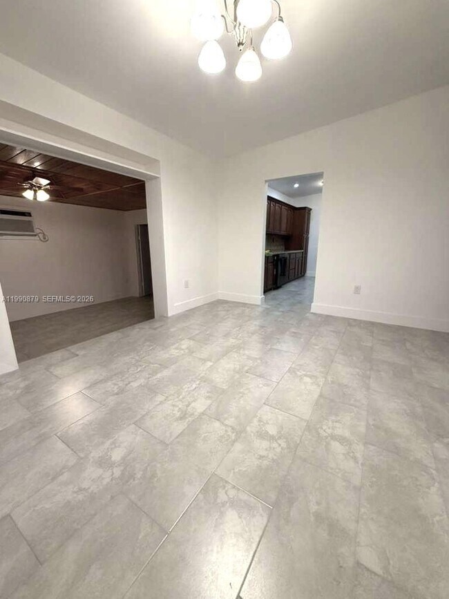 Building Photo - 6339 SW 32nd St