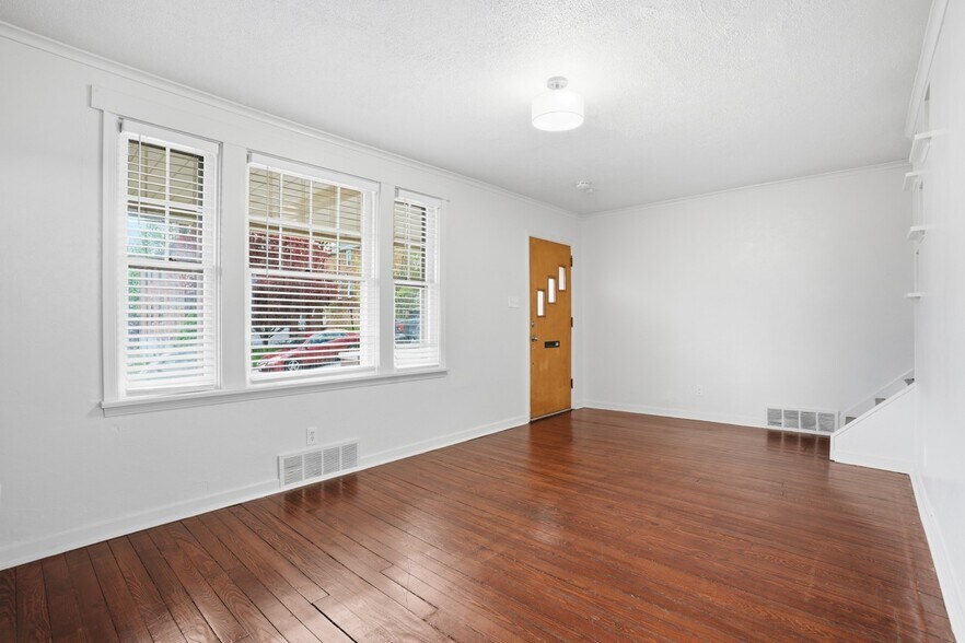 Building Photo - 107 Catskill Ave