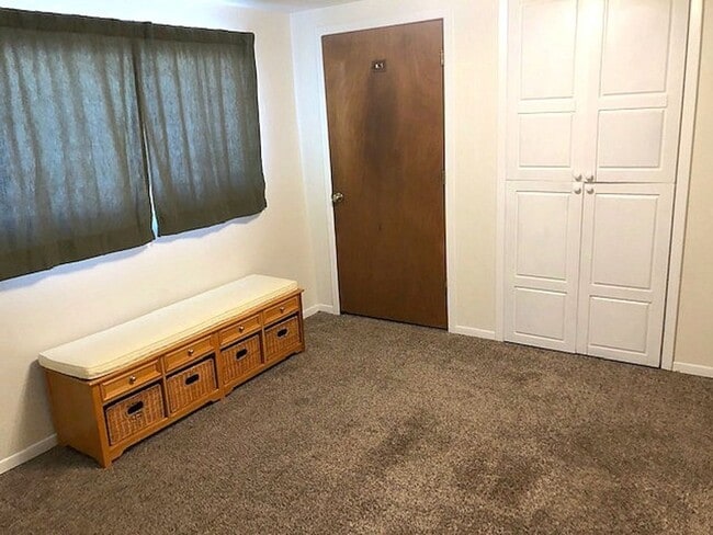 Building Photo - 1BD/1BA APARTMENT WITH PRIVATE BACK YARD!!