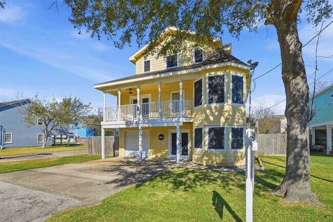 Building Photo - 818 Cedar Rd