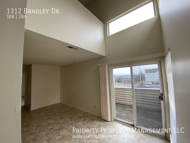Building Photo - 1312 Bradley Dr
