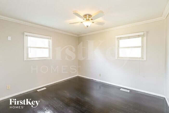 Building Photo - 521 Fairlane St