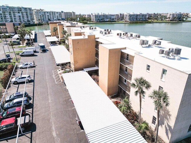 Building Photo - 7910 Sun Island Dr S