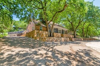 Building Photo - 2711 Lincoln Dr