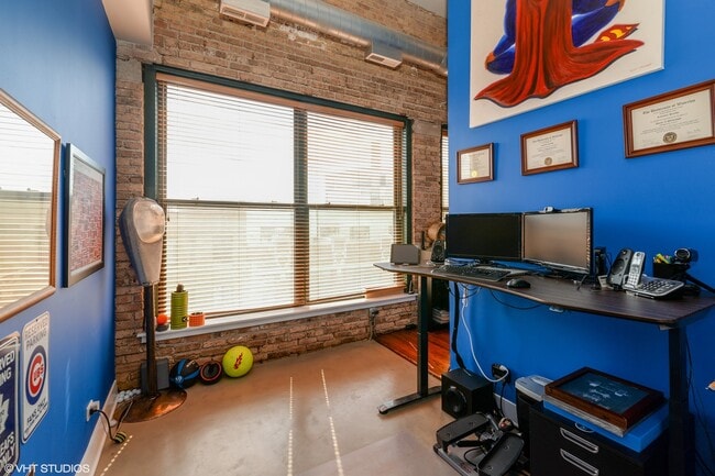 Building Photo - 3151 N Lincoln Ave