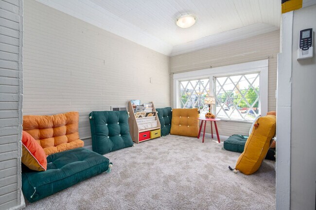 Building Photo - 500 W Rosemary St