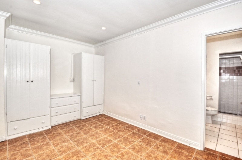 Building Photo - 250 Cliff Dr