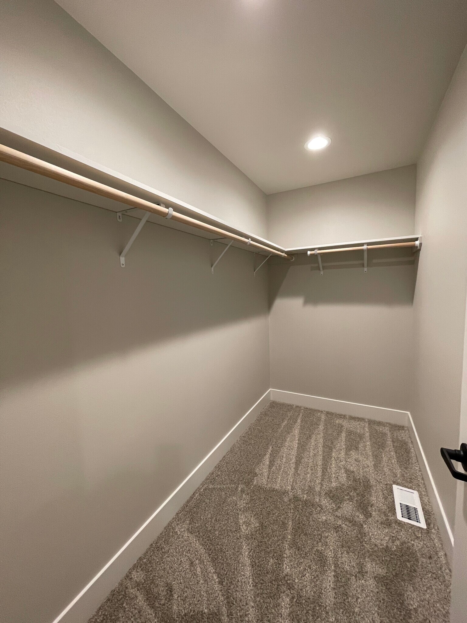 Building Photo - 412 W 1st St