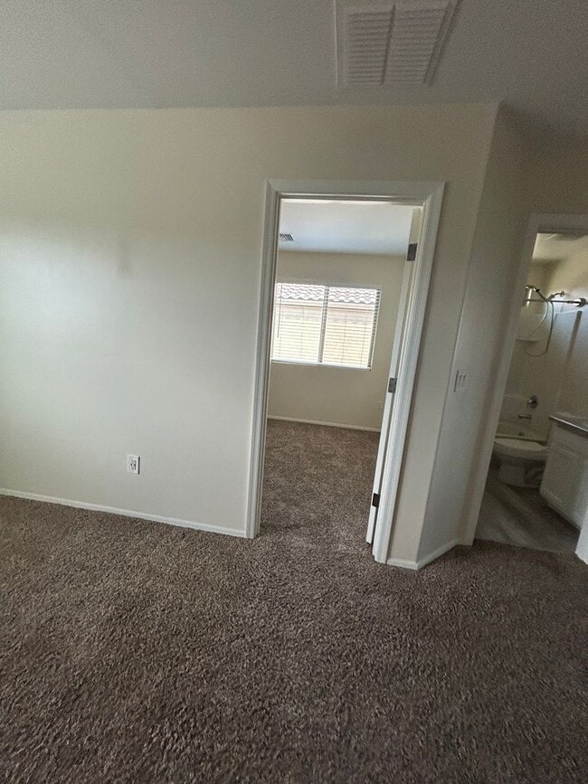 Building Photo - Three bedroom 2.5 bath two story home