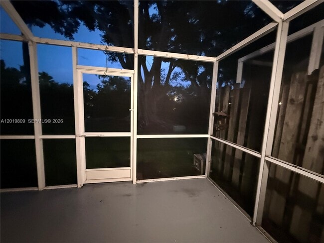 Building Photo - 2078 Madeira Dr