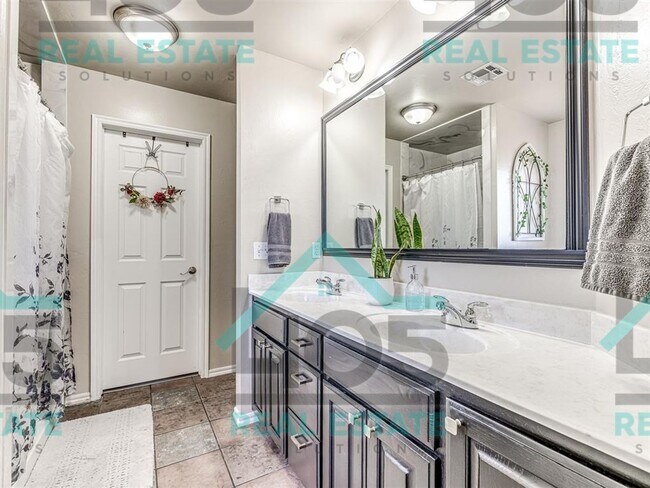 Building Photo - Amazing Rental in Choctaw