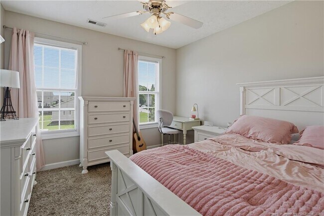 Building Photo - 420 Thorncliff Dr