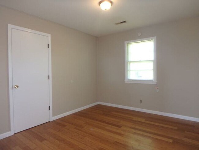 Building Photo - Nice 3 Bedroom Country House!