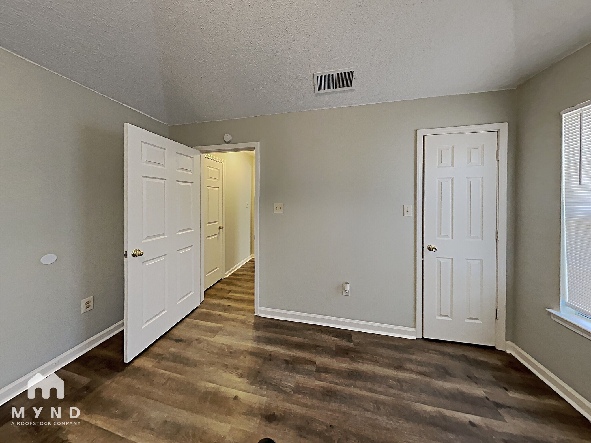 Building Photo - 5551 W Avalon Dr