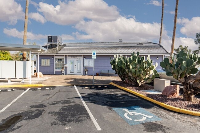 Building Photo - 2nd floor unit in gated community with pool/spa/tennis