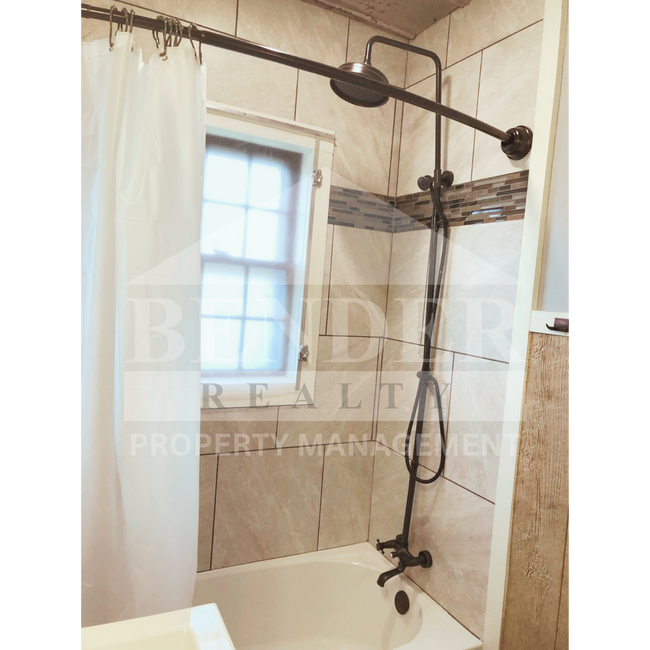 Building Photo - QUAINT, COZY SPACE