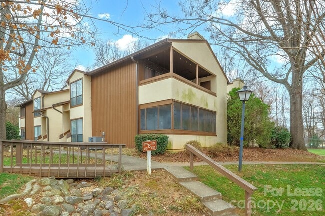 Building Photo - 5721 Dockside Dr