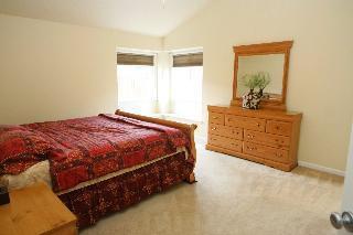 Building Photo - ONE LEVEL Beautiful 4 BR 2 Bath Home 2100 SF / Open and spacious home a MUST see!