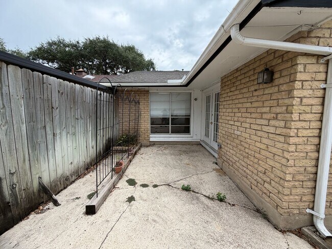 Building Photo - 11119 Whisper Valley St