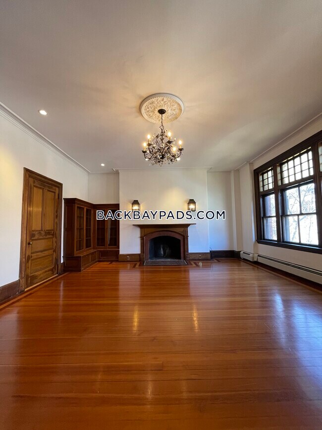 Building Photo - 370 Marlborough St