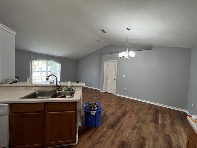 Building Photo - Charming 3-Bed, 2-Bath Home in Kissimmee –...