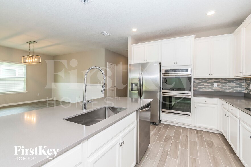 Building Photo - 10155 Pavnes Creek Dr