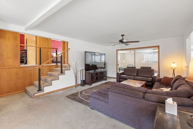 Building Photo - Style Meets Location 3 Bedroom 3 Bathroom Single Family Home - Must See