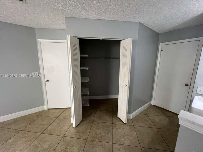 Building Photo - 9999 Summerbreeze Dr