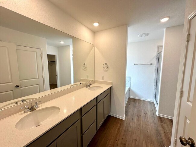 Building Photo - 160 Crawford