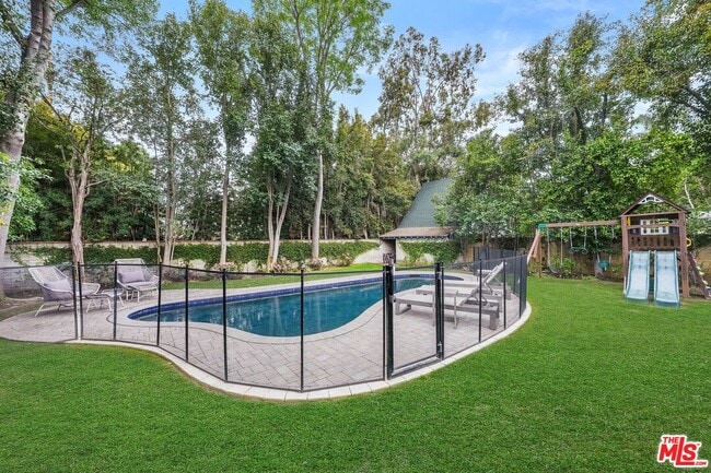 Building Photo - 15434 Sutton St