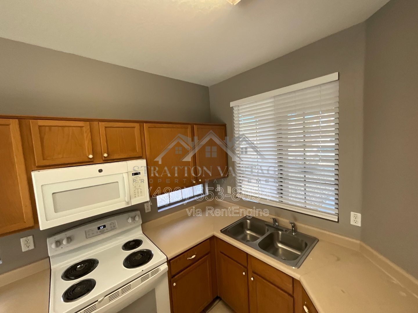 Building Photo - 11381 W Yuma St