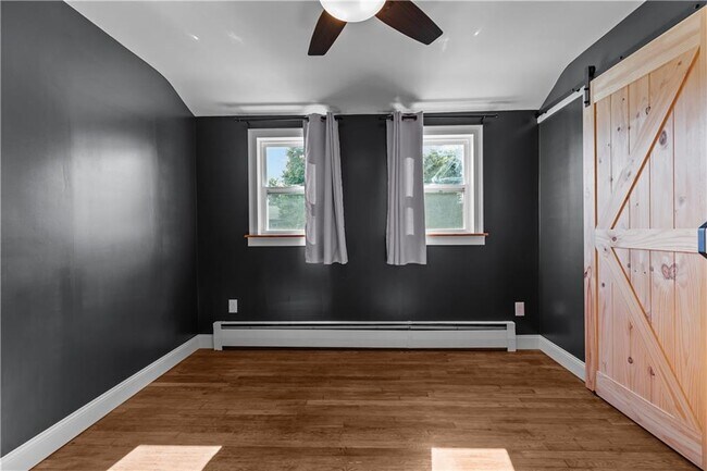 Building Photo - 12 Philips St