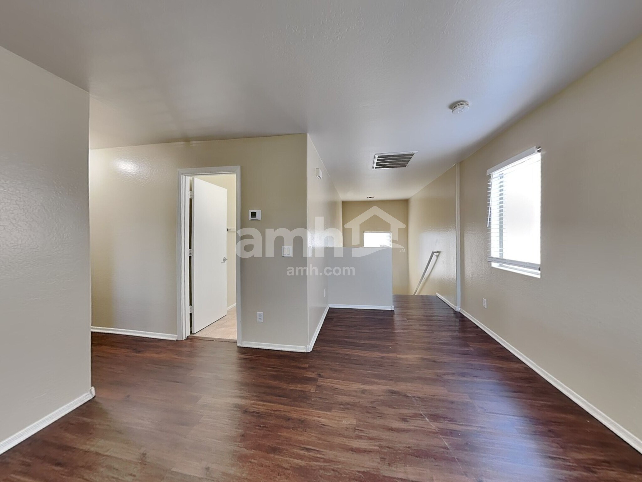 Building Photo - 1587 E Anastasia St