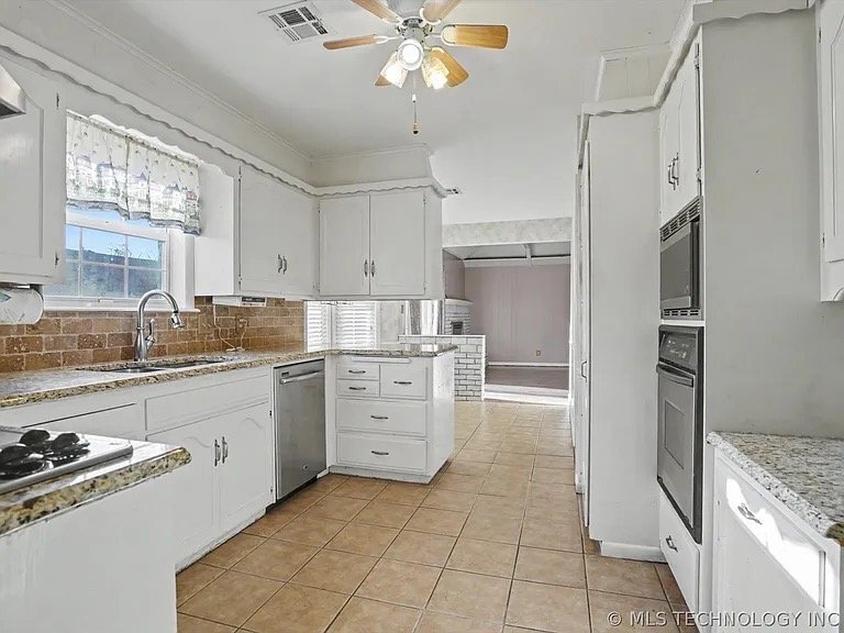 Building Photo - 4809 S 69th E Ave